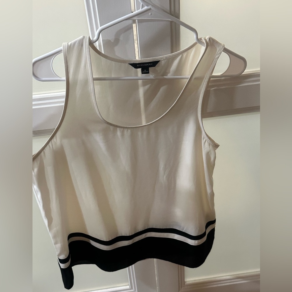 Black and White Banana Republic Sleeveless Top- Size Small